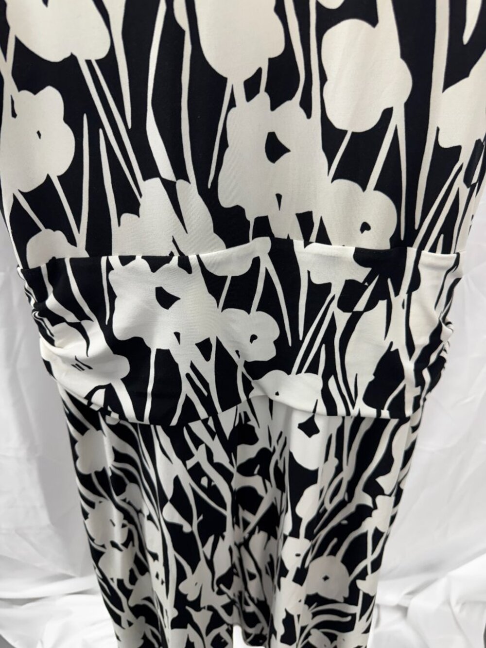 Chicos Black White Abstract Floral Faux Wrap Knee Length Dress Sz L - Picture 9 of 15
